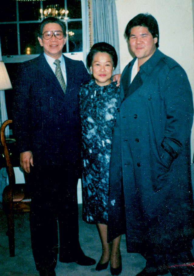 Lindy with wife Cecilia and Andy, taken during the early 80s | Photo courtesy of Andy Locsin