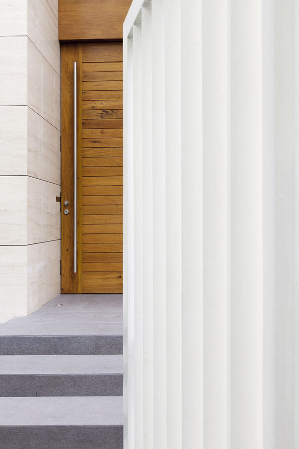 SpaceFabrik brise-soleil residence: main door