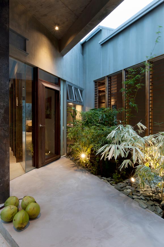 The angled transition between garage and bedroom wing