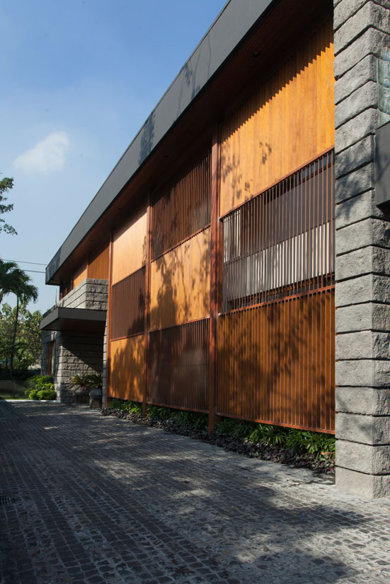 Mahogany House facade from the side