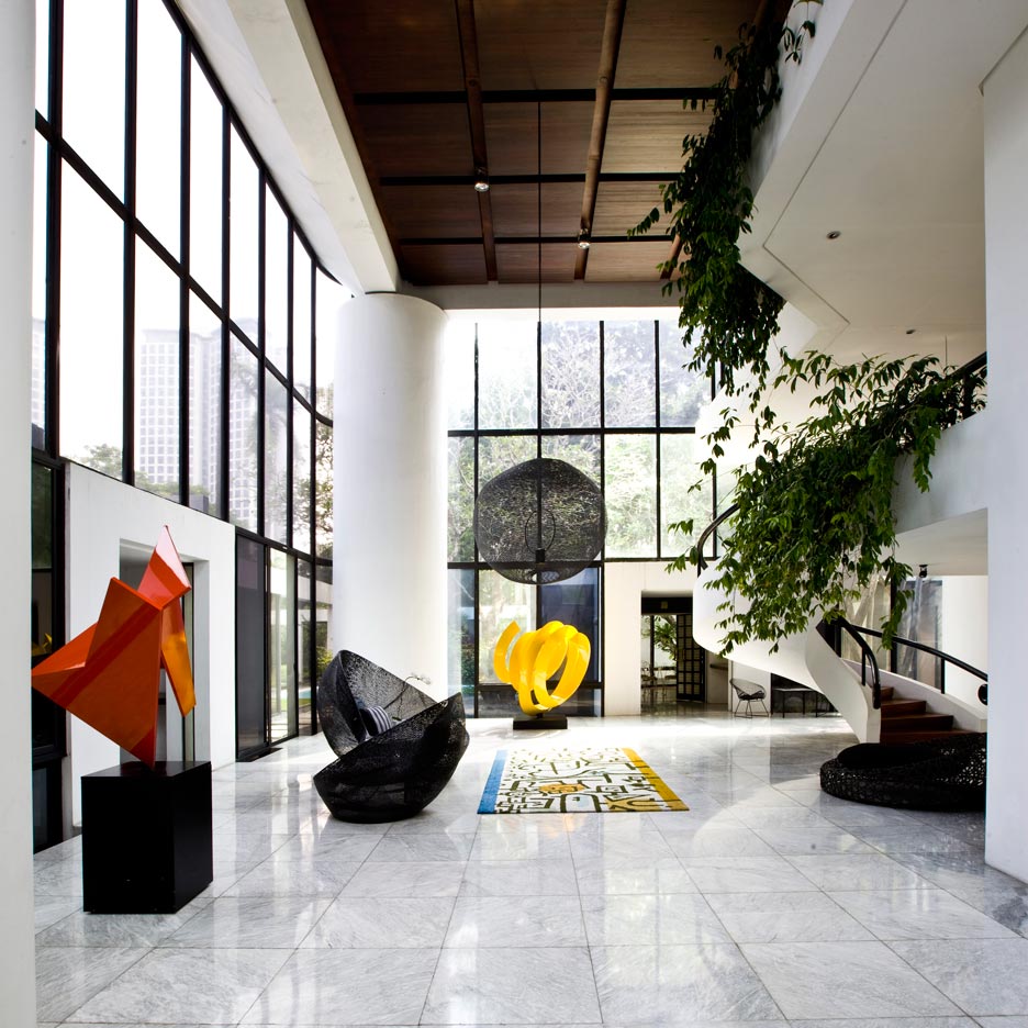 Philippine High Modernism is very much alive in his home. Lor Calma keeps the purity of his intent with a lifestyle that is controlled, disciplined, and uncluttered. 