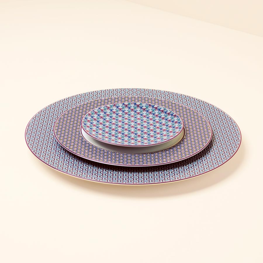24. Tie set in grenat porcelain