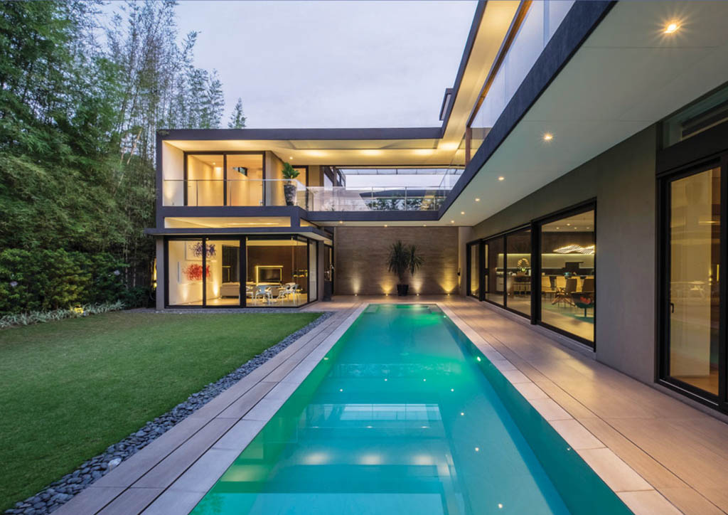 Lor Calma & Partners - courtyard - young family