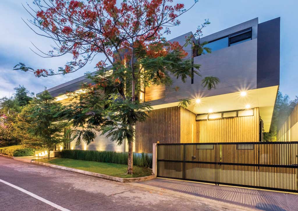 Lor Calma & Partners - exterior - young family