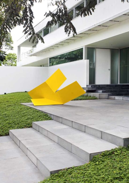 Ed Calma Modernizes a Spanish Colonial Style House