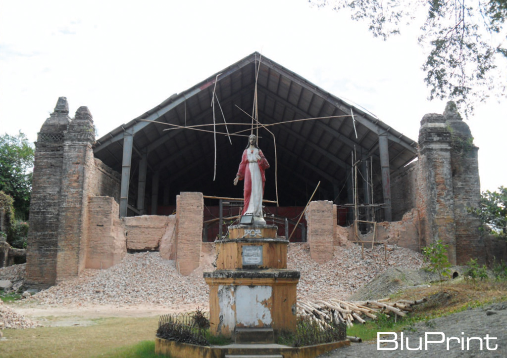 Dingras Church - facade