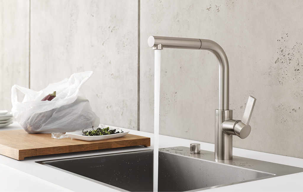 Elio by Dornbracht is designed to support various tasks in the kitchen
