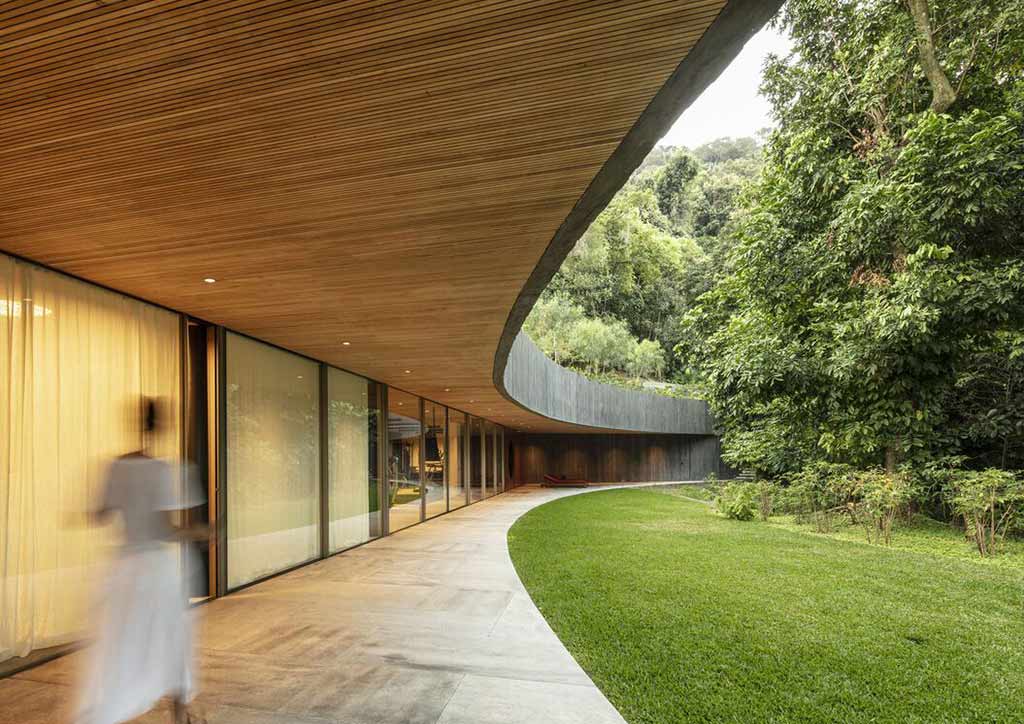 curving roof