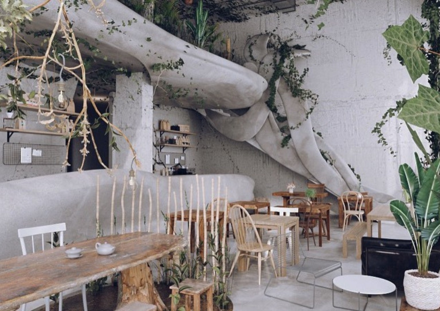 A restaurant interior in Cairo, Egypt made to appear like a synthetic rock canyon with creeping vines