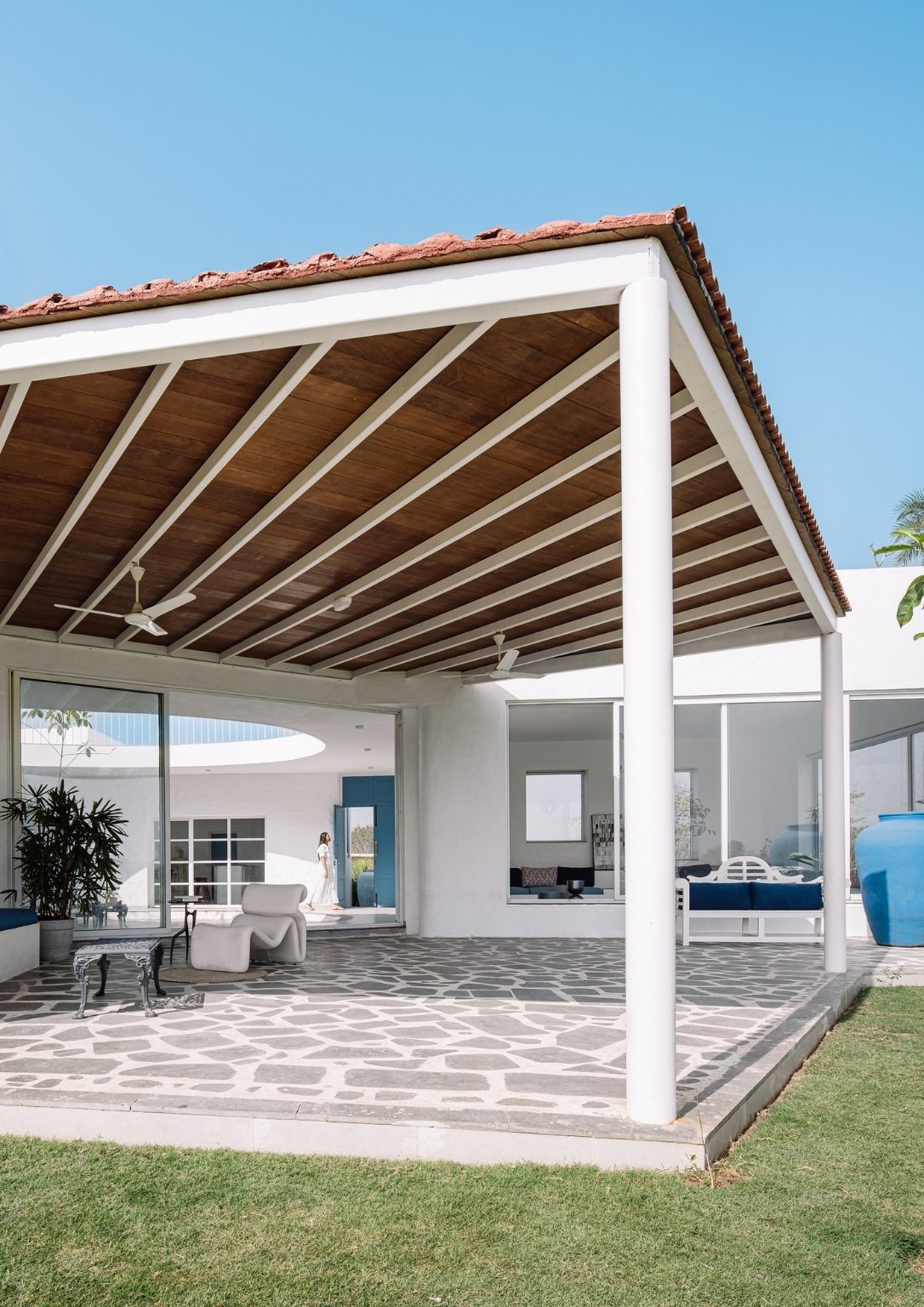 BP 2022 In - Article photo (Weekend house_portrait) (2) - BluPrint