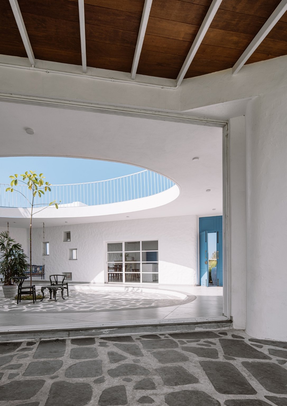 BP 2022 In - Article photo (Weekend house_portrait) (3) - BluPrint