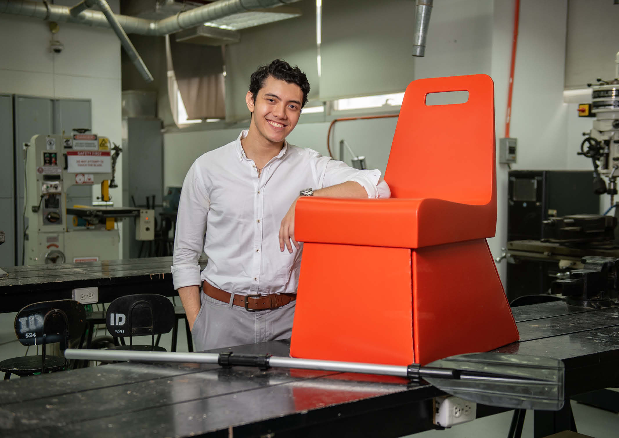 Aleksander Wieneke with the NOAH Life Raft Chair