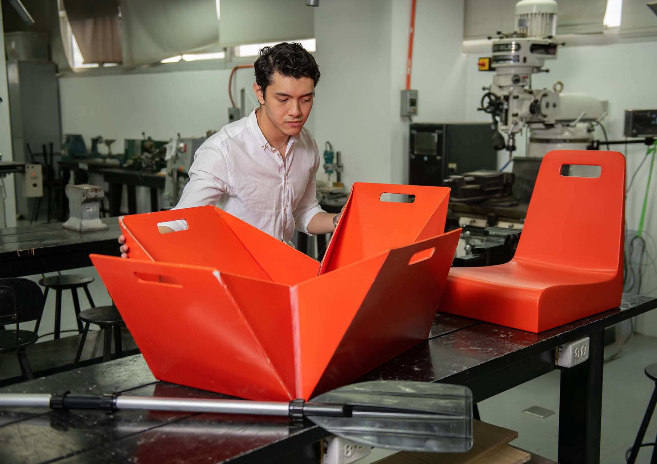 Aleksander Wieneke opening the NOAH Life raft chair