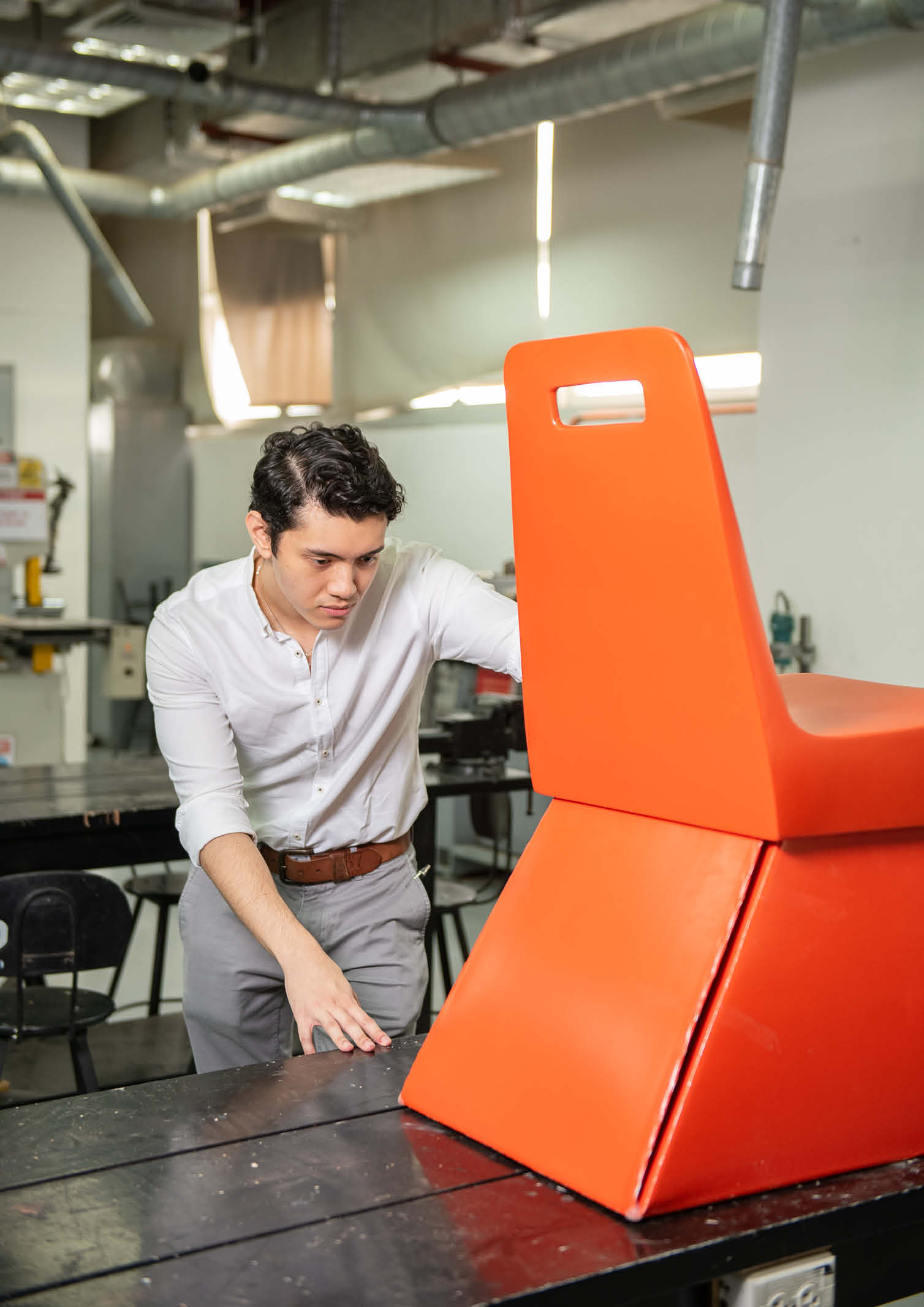 Aleksander Wieneke with the NOAH Life Raft Chair