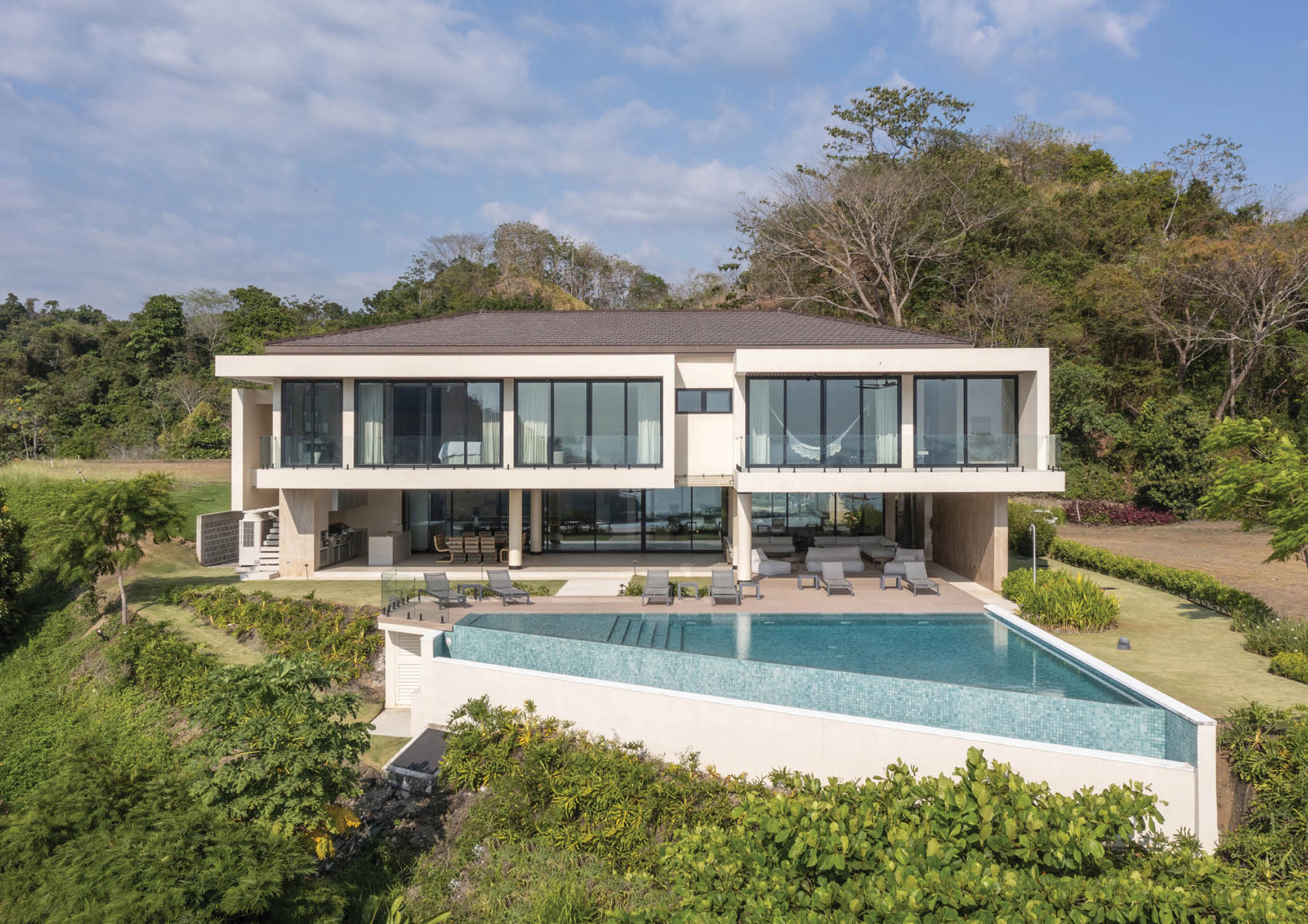 Patio House by Garnier Arquitectos