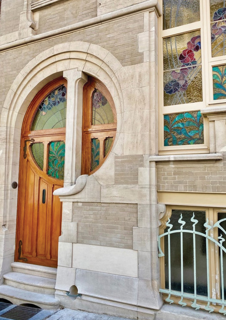 The Rue du Lac house by architect Ernest Delune image from www.admirable-facades.brussels
