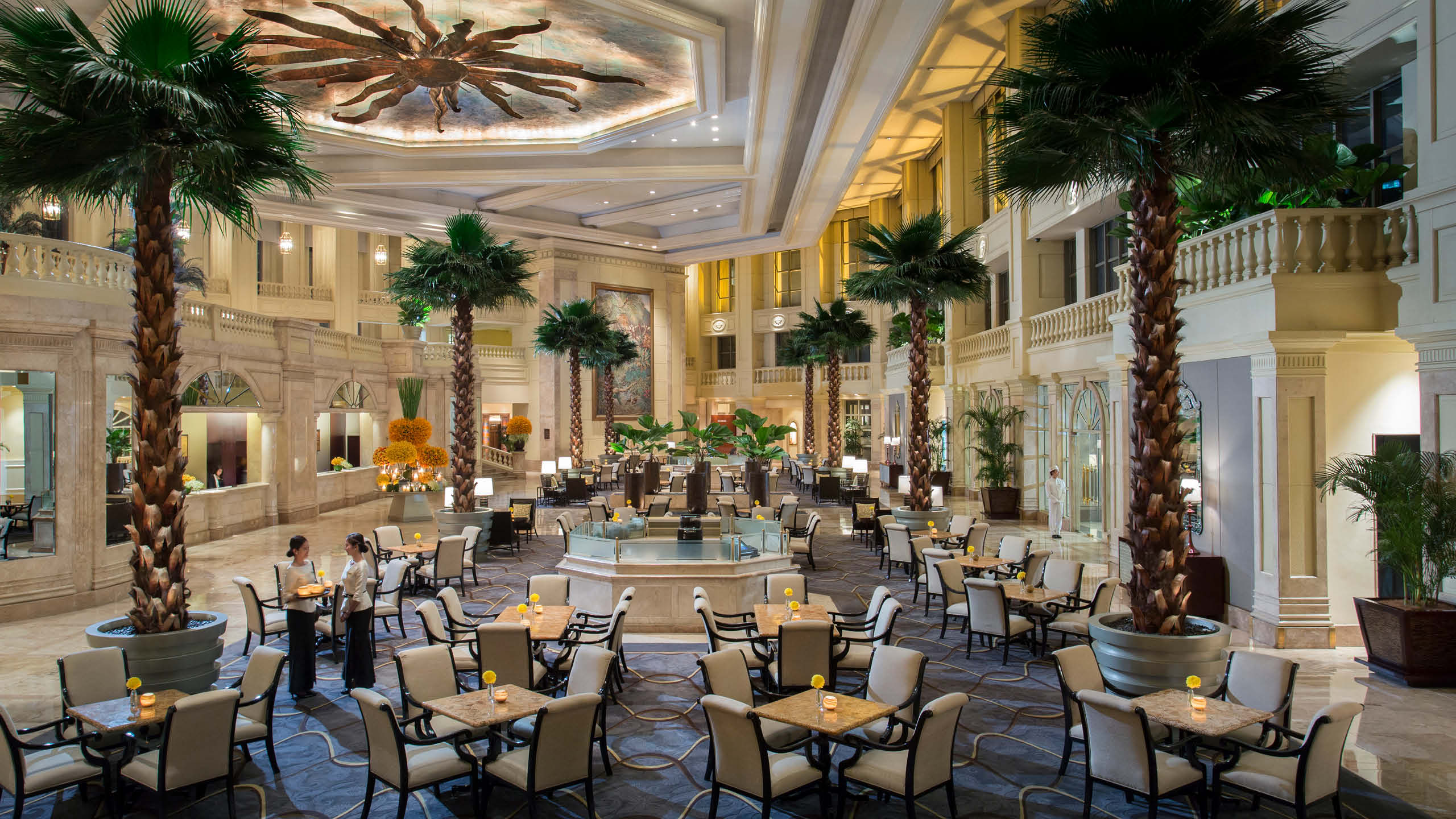 The Peninsula Manila lobby