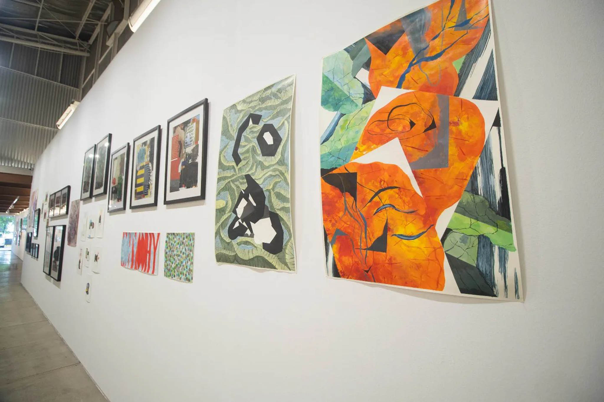 The Drawing Room Makati's 25th year exhibition featuring the works by Soler Santos, Luis Antonio Santos, Manuel Ocampo, Pam Yan Santos, and Alfredo Esquillo among others.
Photo from The Drawing Room's official Facebook page