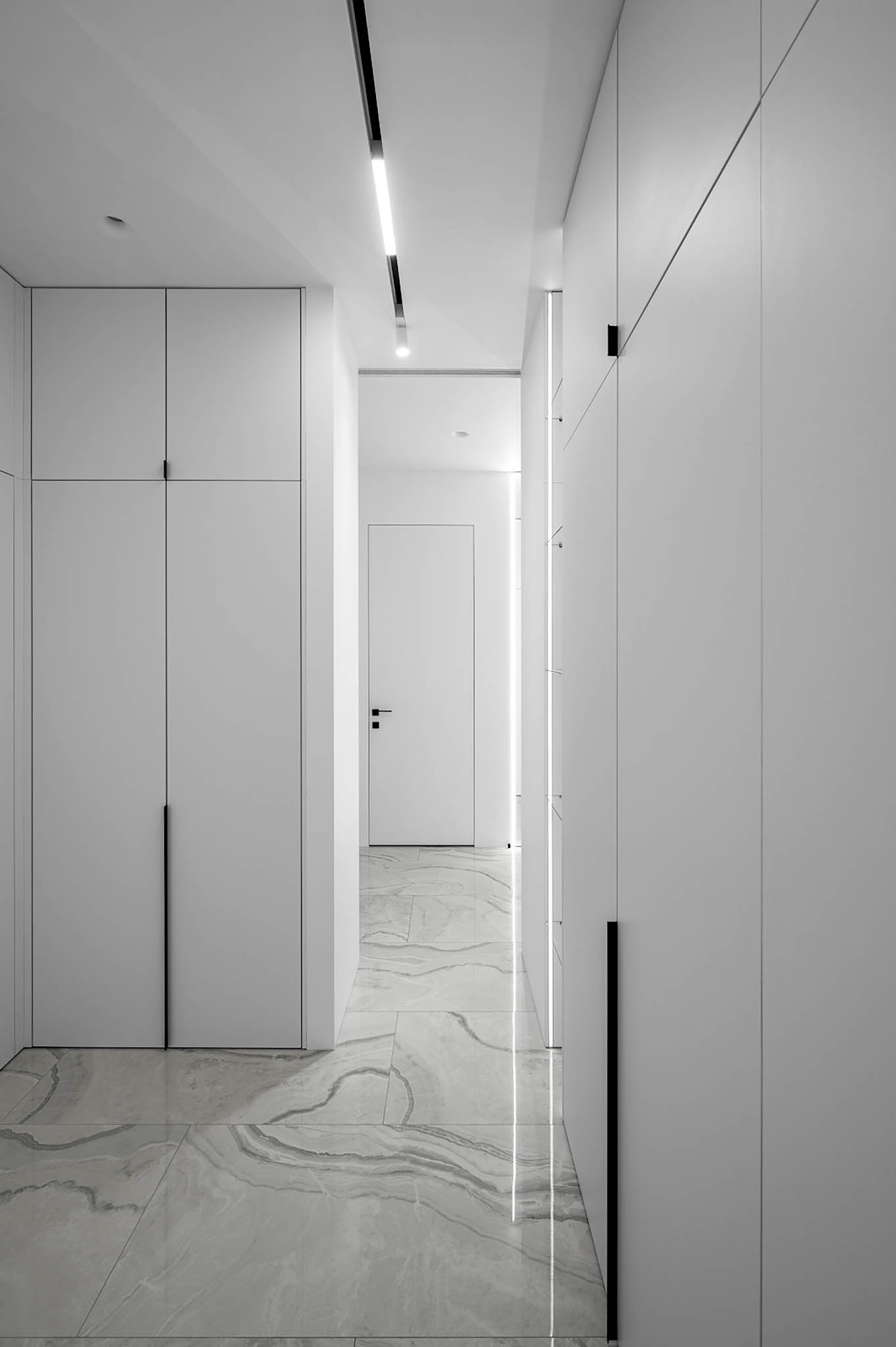 walk-through closet 
