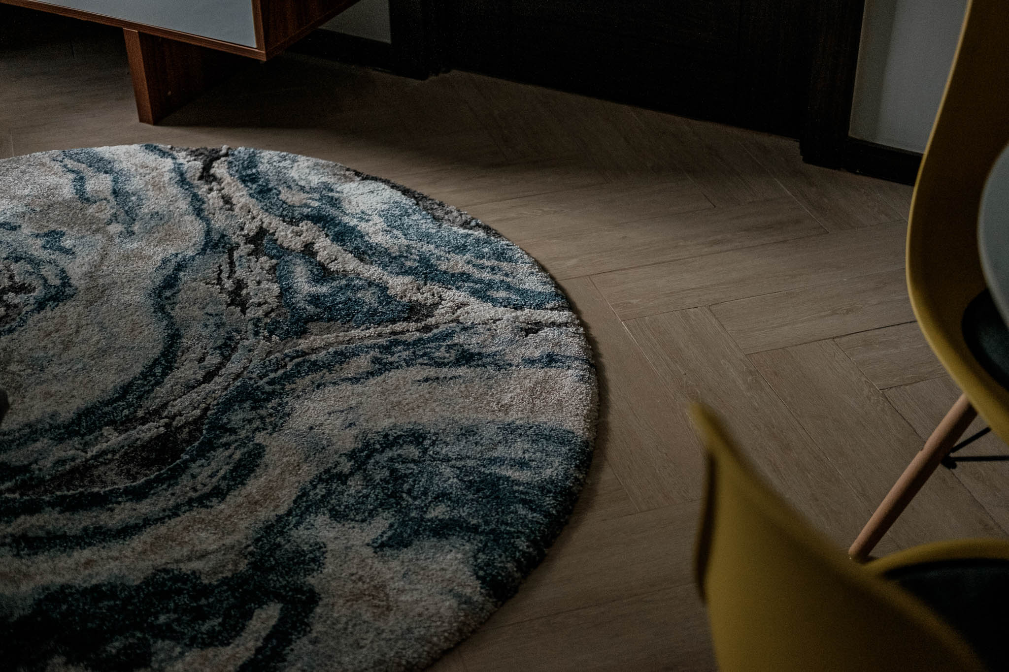A custom marble-like rug sits at the center