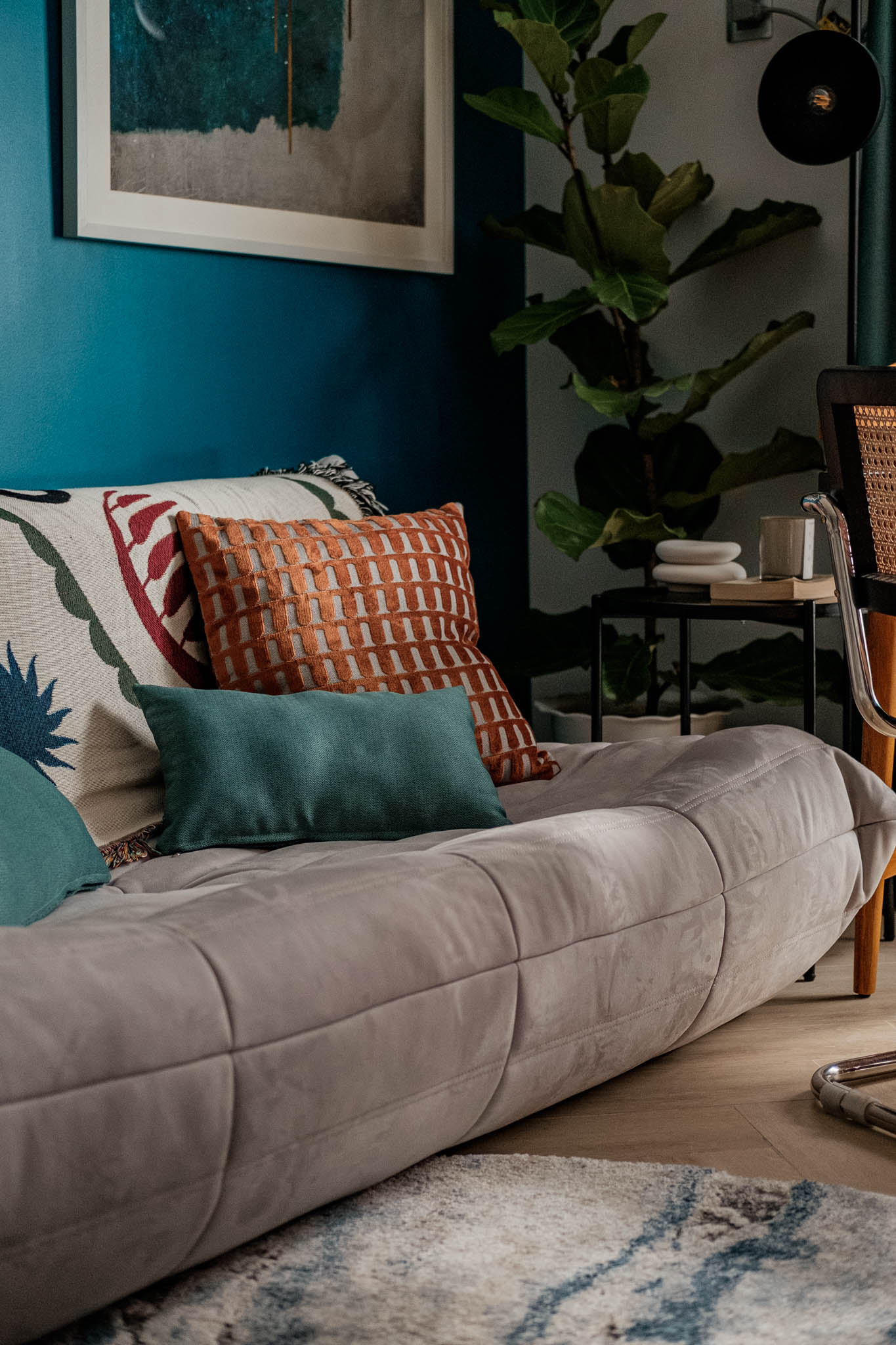 togo chair with Hablon pillows