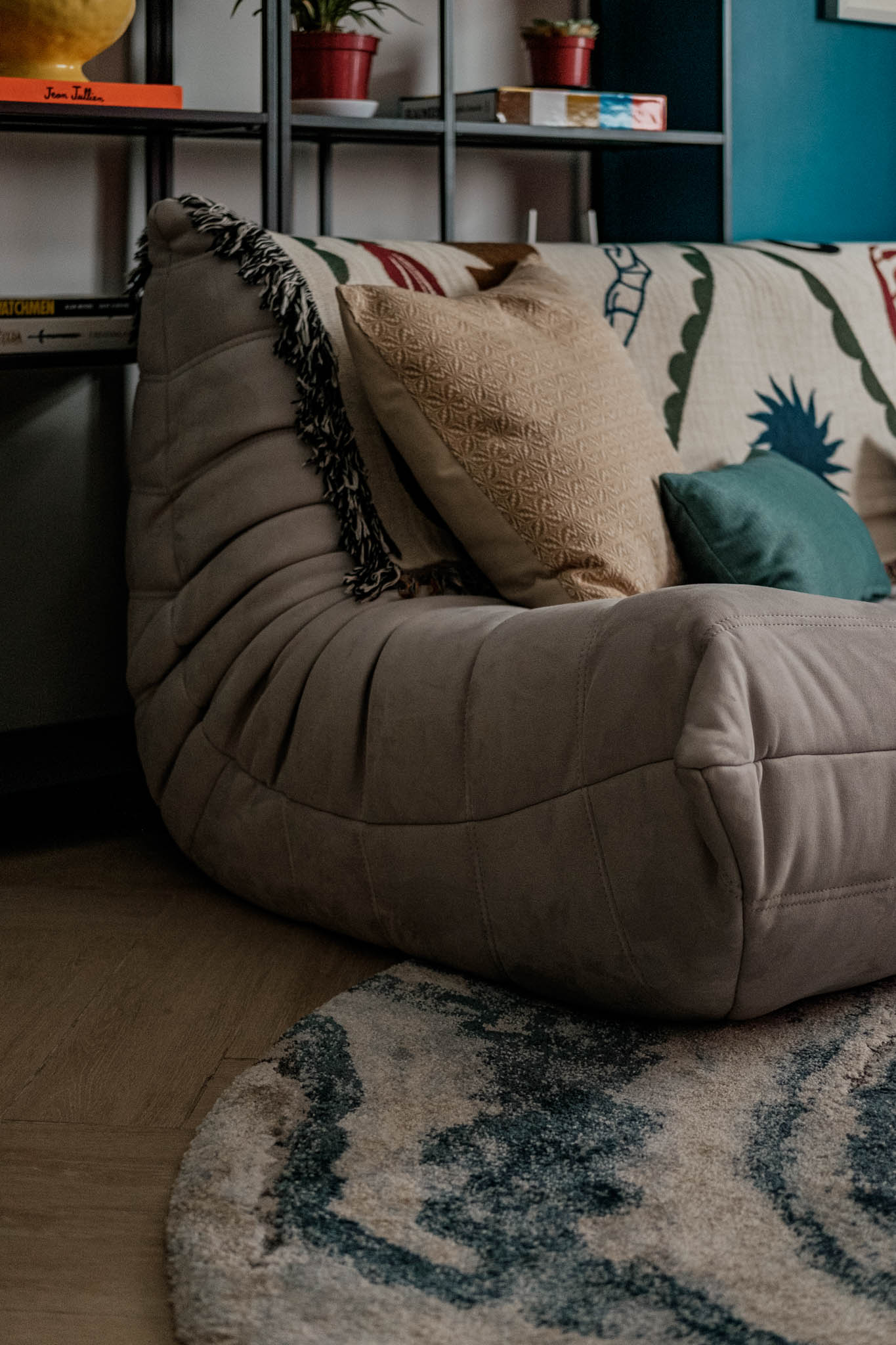 togo chair with Hablon pillows