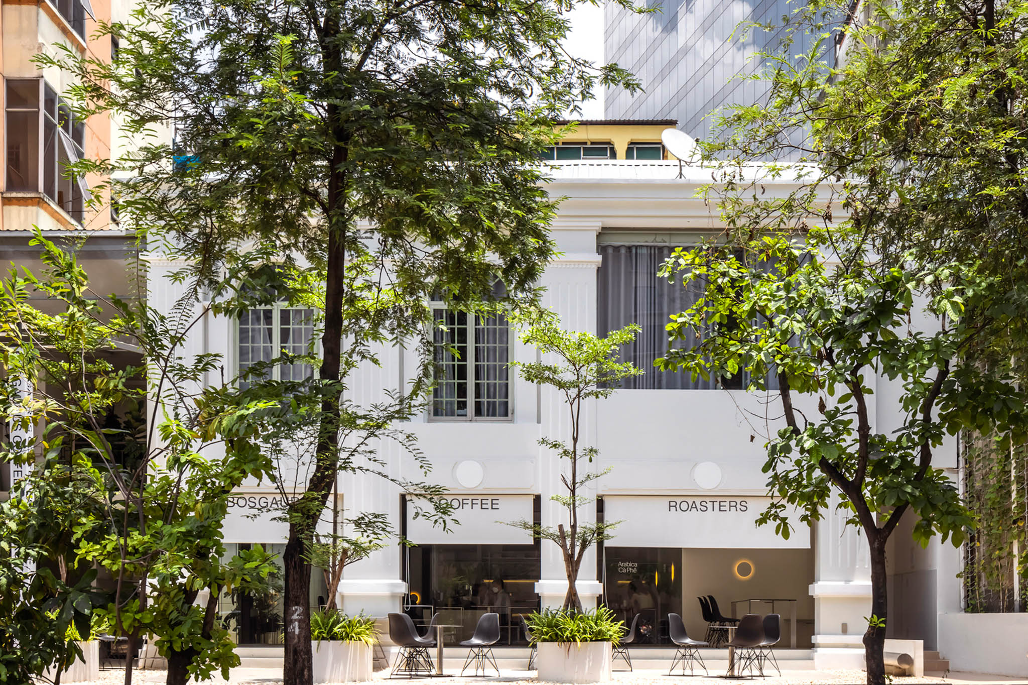 Bosgaurus Coffee Roasters by Hiroyuki Oki