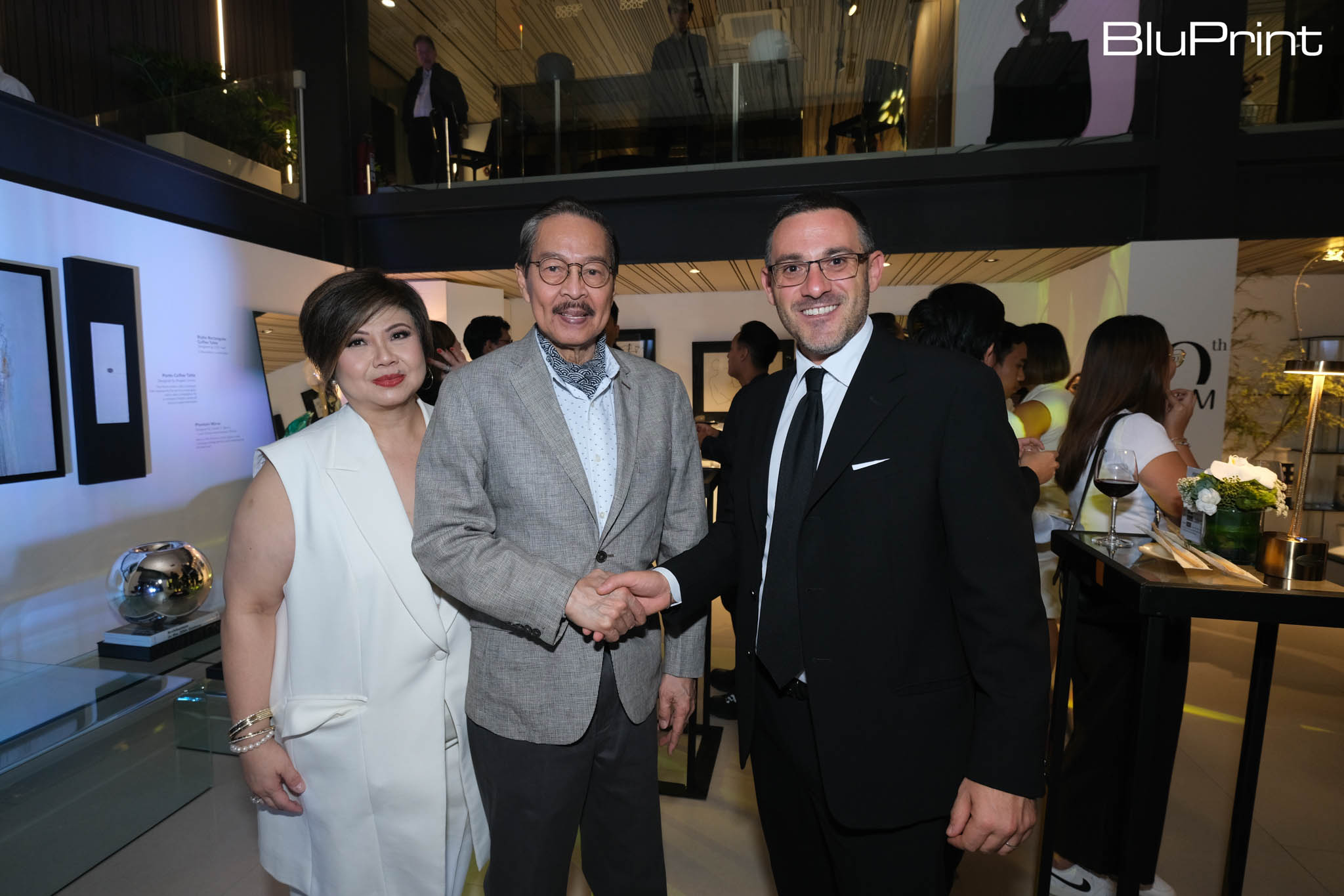 Glass sculptor Ramon Orlina