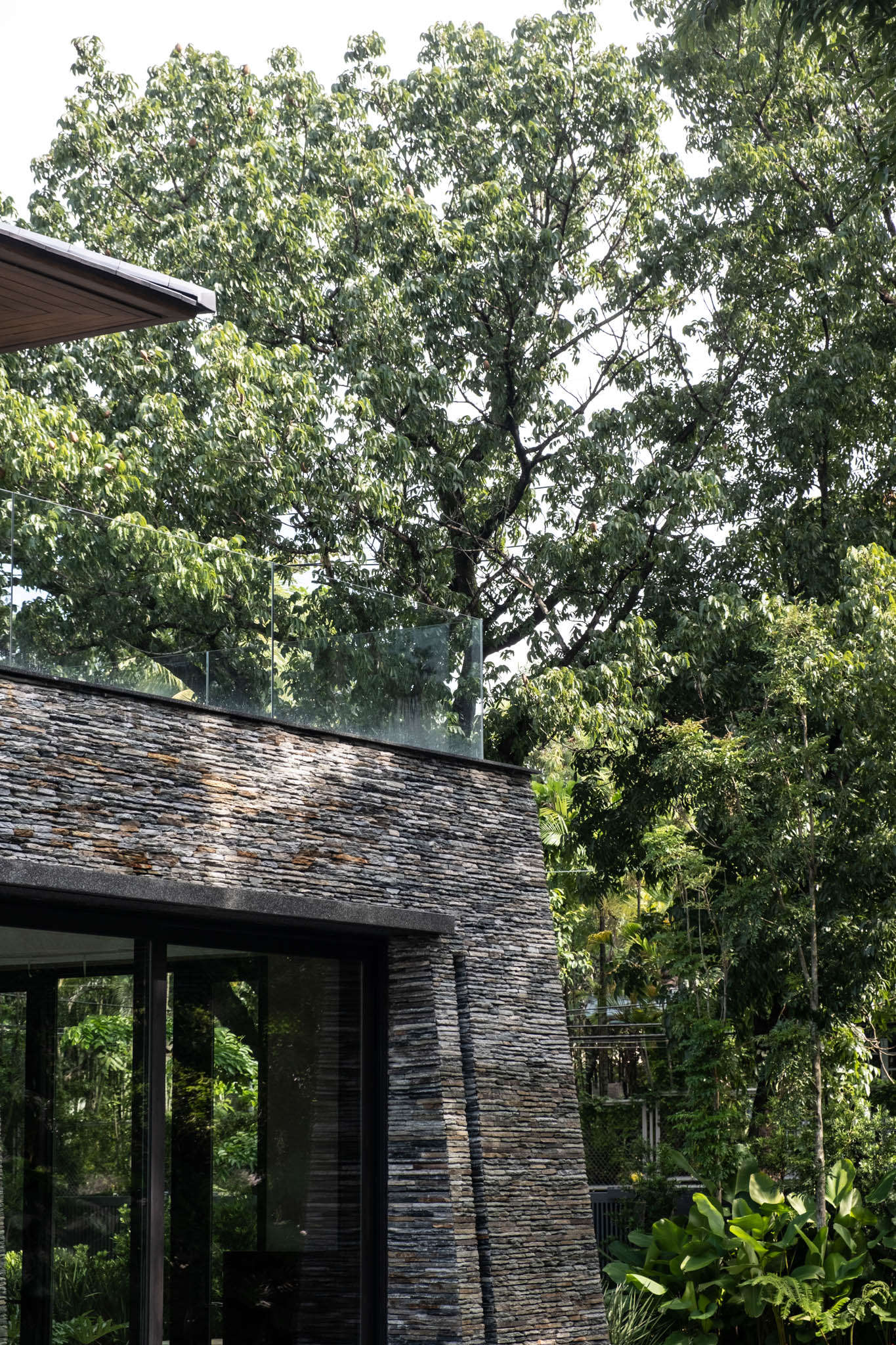 Manny Miñana's residential project in Makati - landscape details