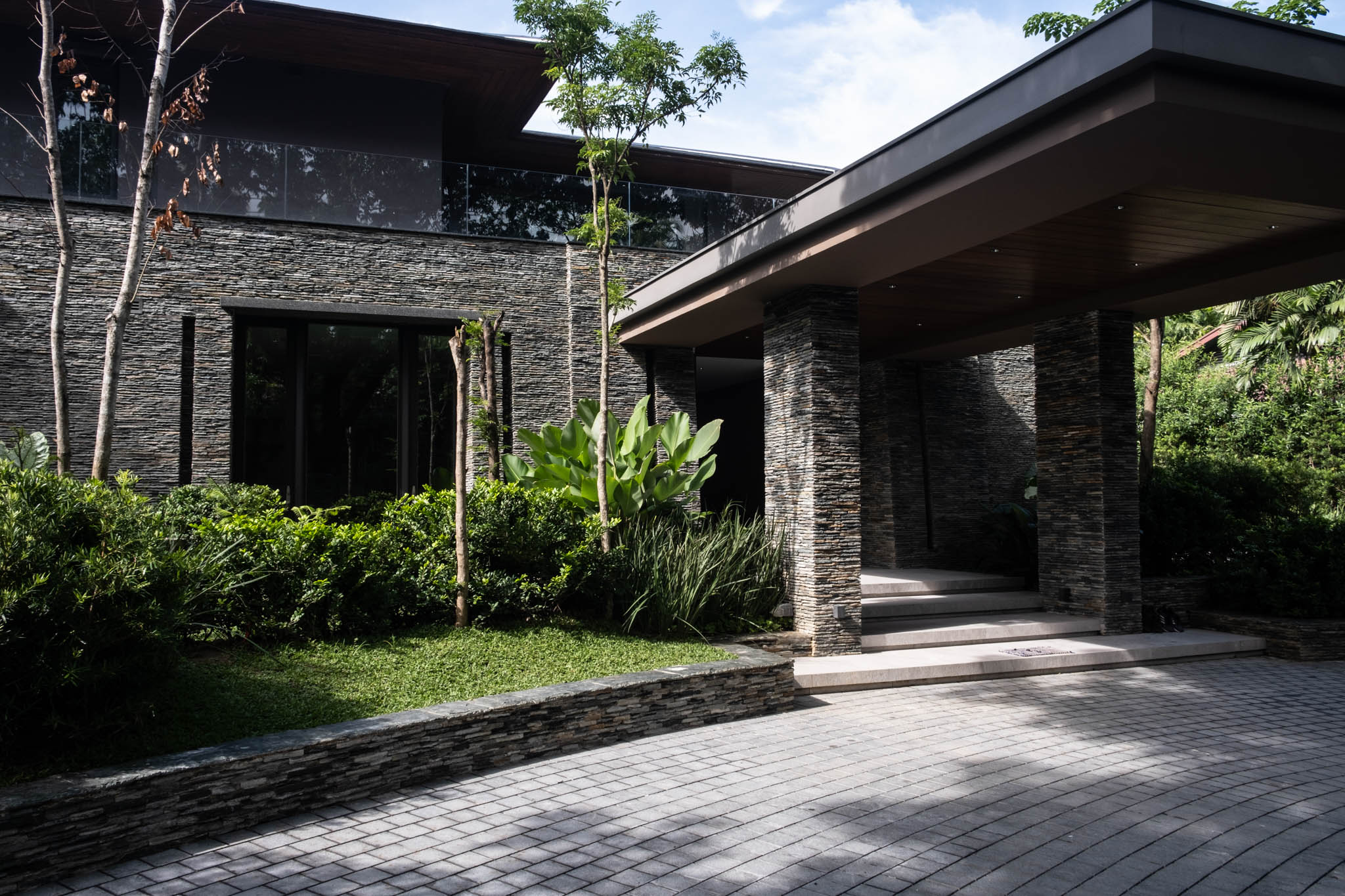 Manny Miñana's residential project in Makati - Facade