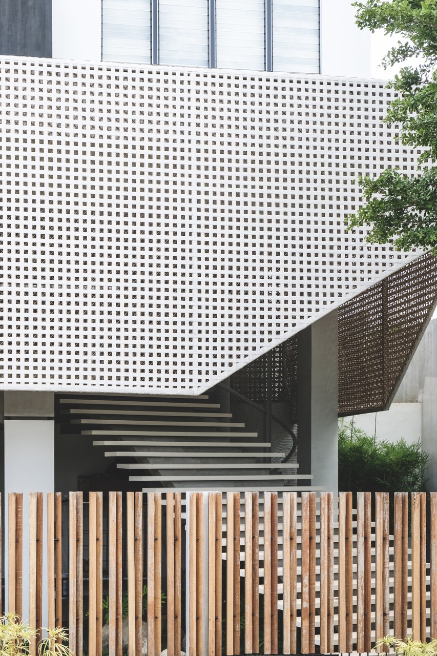 House entrance with interwoven facade.