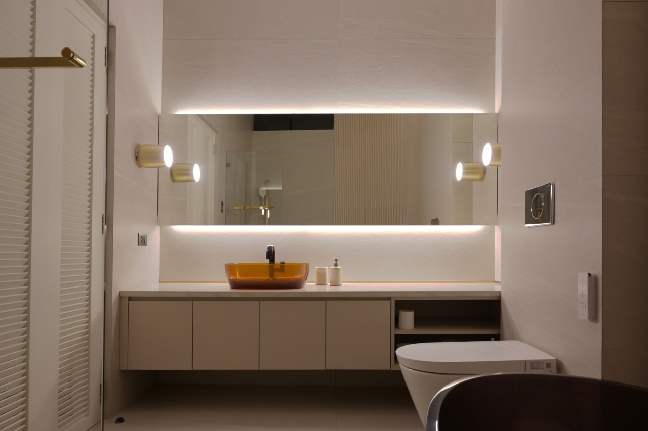 Modern Bathroom Counter.