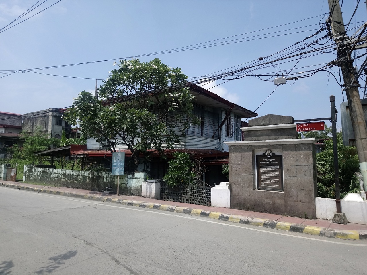 An old photo of Dr. Pio Valenzuela's proto modern home.