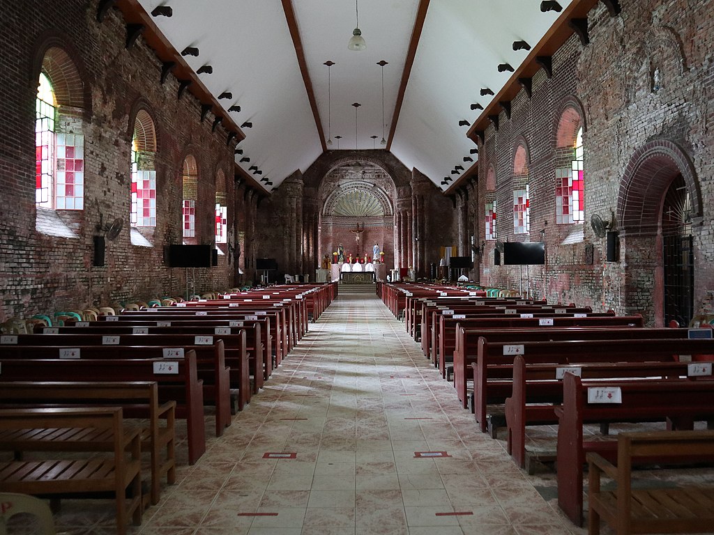 The building's interior. Photo by Patrickroque01. Source: Wikimedia Commons.