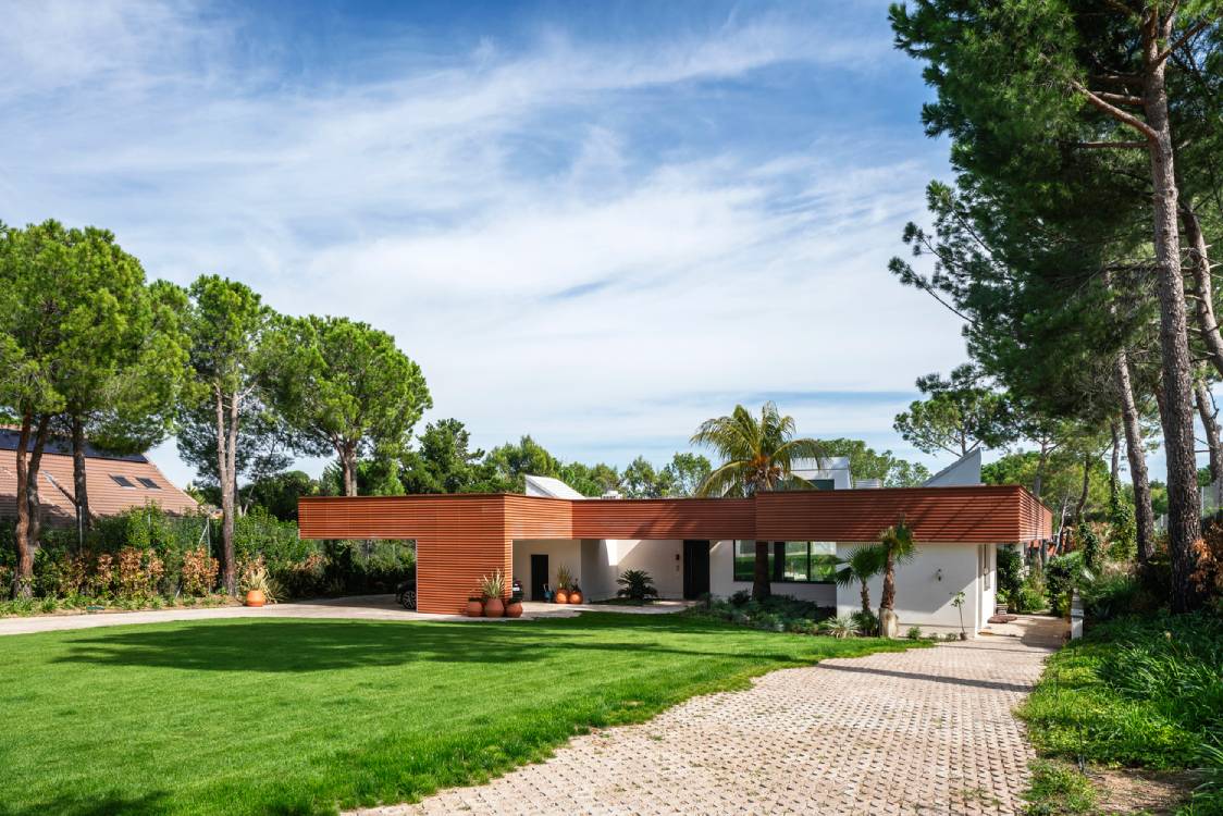 archipelago-villa-agi-architects_2 (1) - BluPrint The front of the villa home. Photo by Jesús Granada.