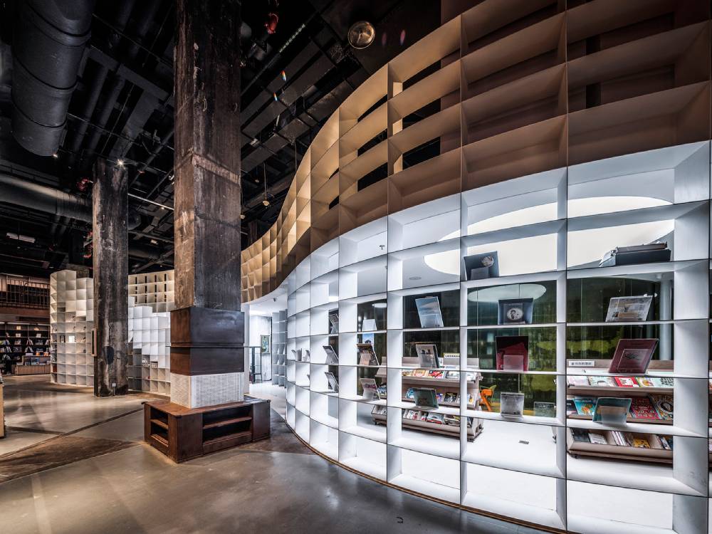 The ground floor of the bookstore. Photo by Weiqi Jin.