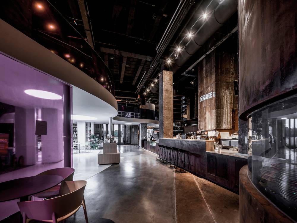 A view of the coffee shop inside. Photo by Weiqi Jin.