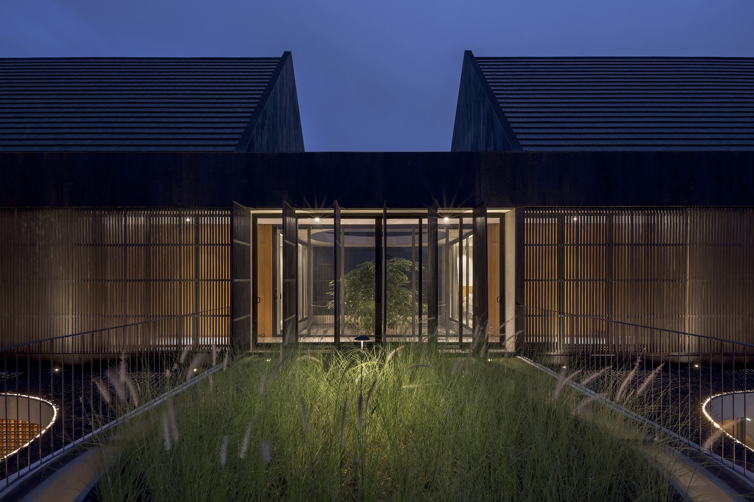 halo-house-tamara-wibowo-architects_8 - BluPrint The rooftops of Halo House. Photo by Andreaswidi.