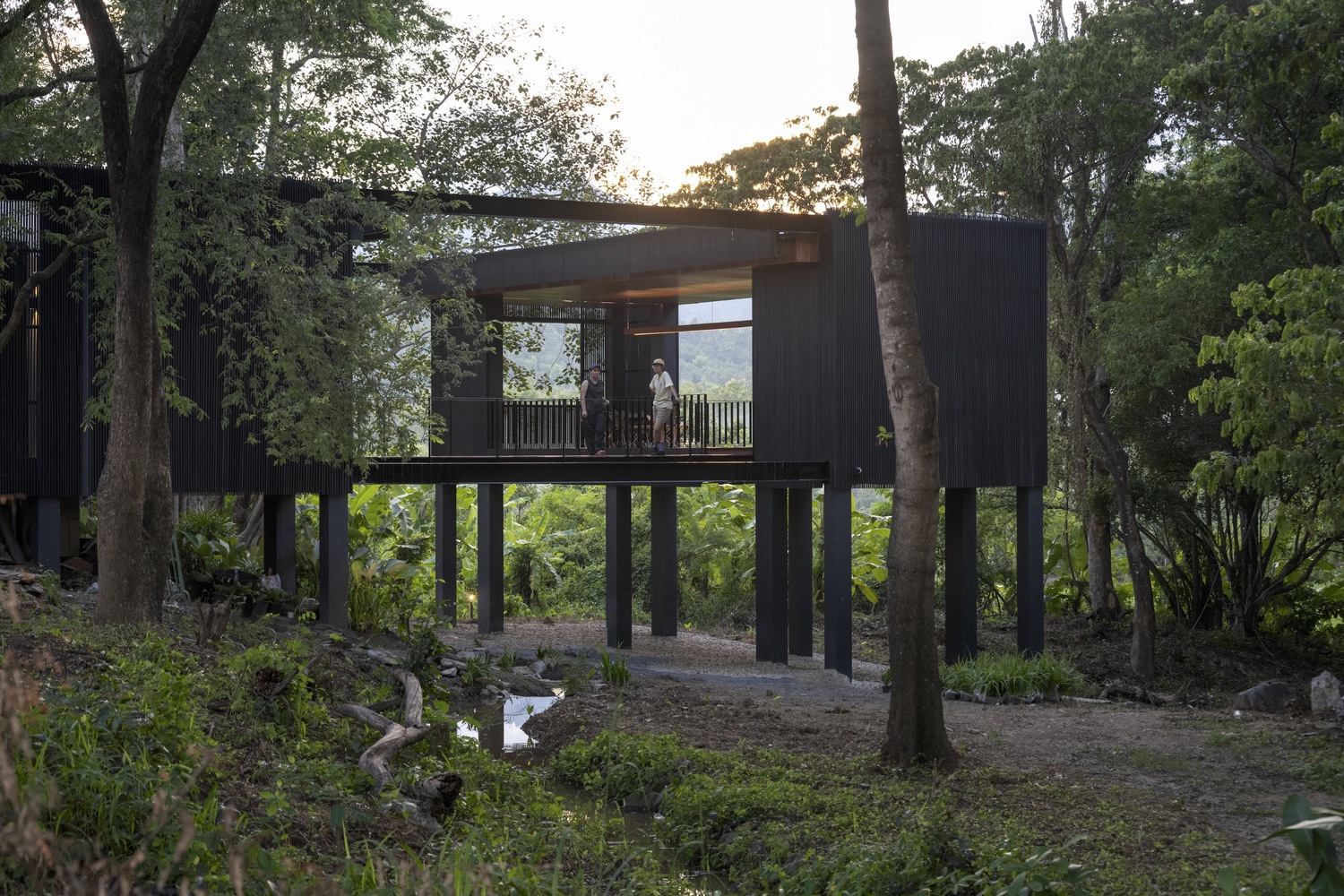 Observation deck as seen from outside. Photo by Rungkit Charoenwat.