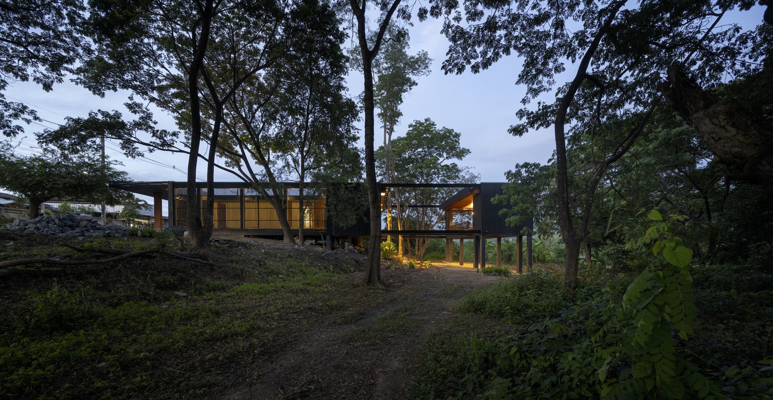 The home as seen on the side at night. Photo by Rungkit Charoenwat.