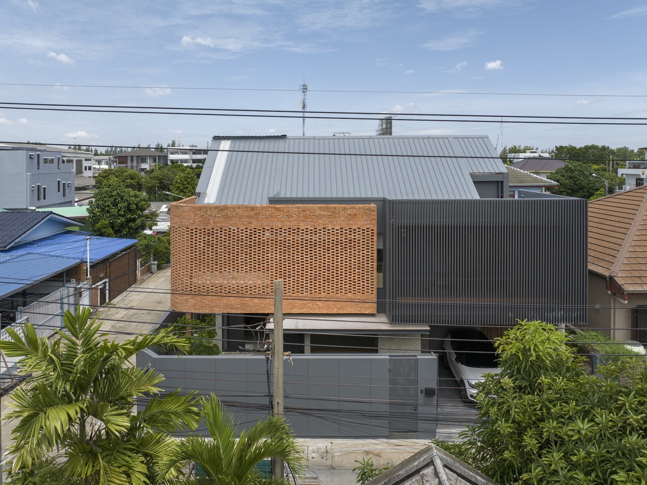 MYJ House Facade.