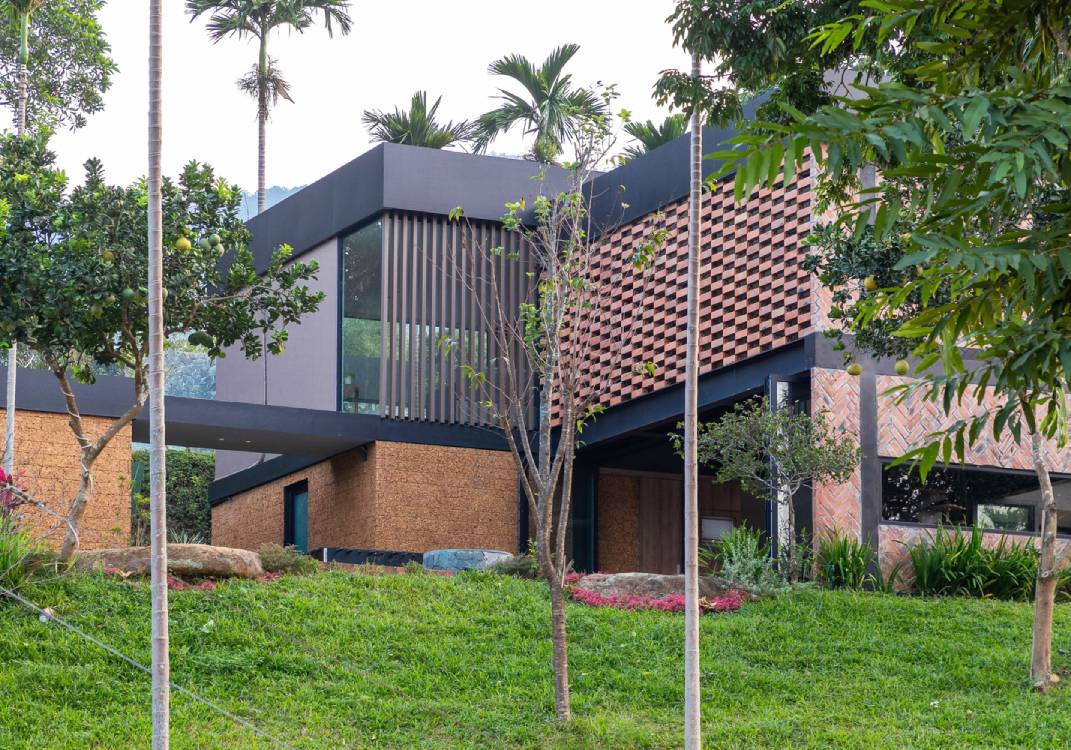 A bottom view of Quin Hill Camp. Photo by Trieu Chien.