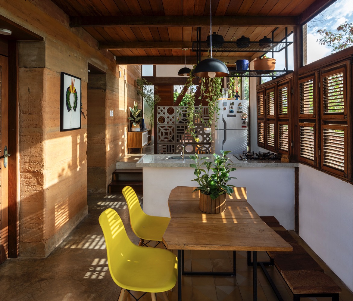 Wrong Shoe Theory: How to Break Interior Rules Through Mismatches.