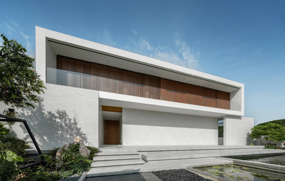 Front view of Sunset House. Photos by DOF Sky|Ground.