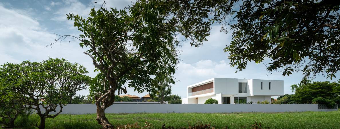 An outside view of Sunset House. Photos by DOF Sky|Ground.