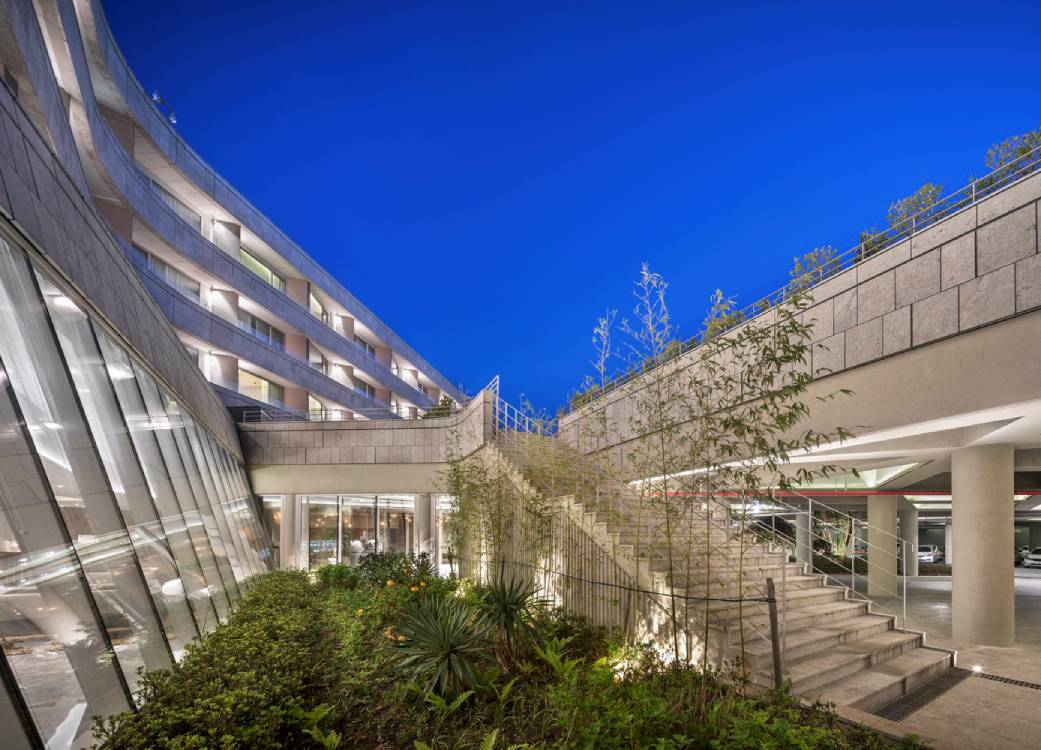 View of the parking area. Photo by Yoon Joonhwan.