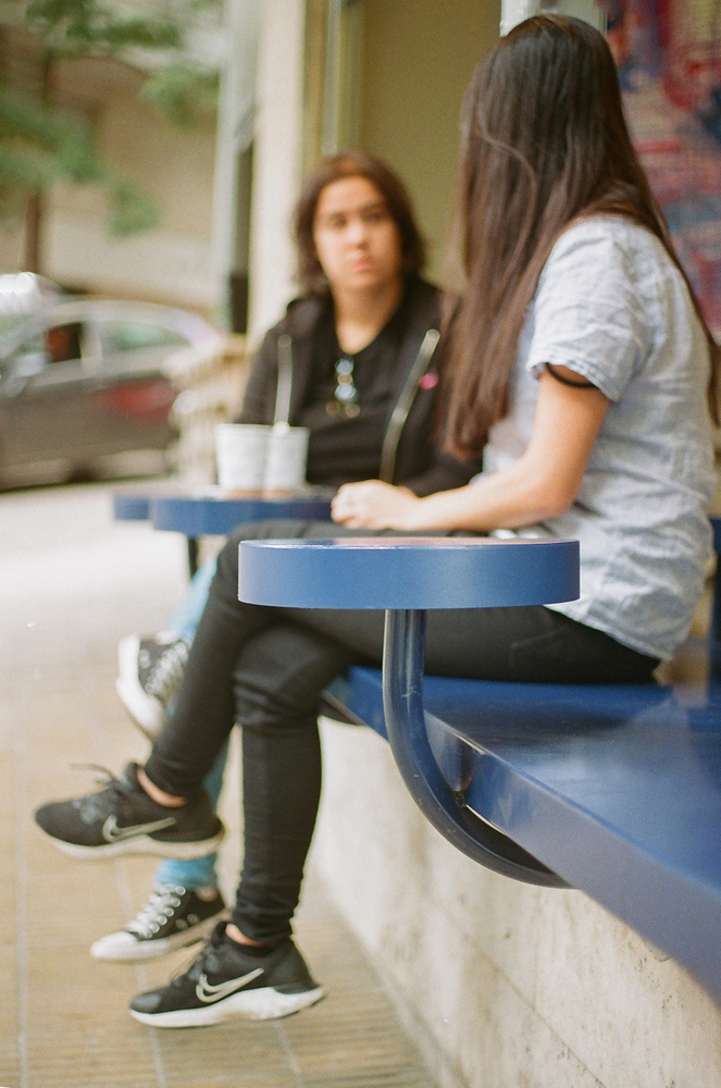 Closer look at the tables and benches. Photo by Ana Salazar Altamira.
