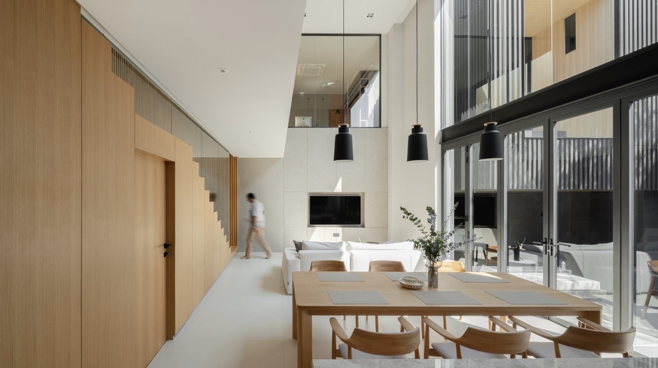 Modern Living Room with Double Ceiling Height.