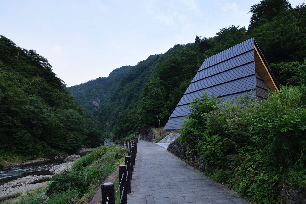 02-mad-echigo-tsumari-tunnel-of-light-periscope-by-nacasa-partners-inc Large - BluPrint
