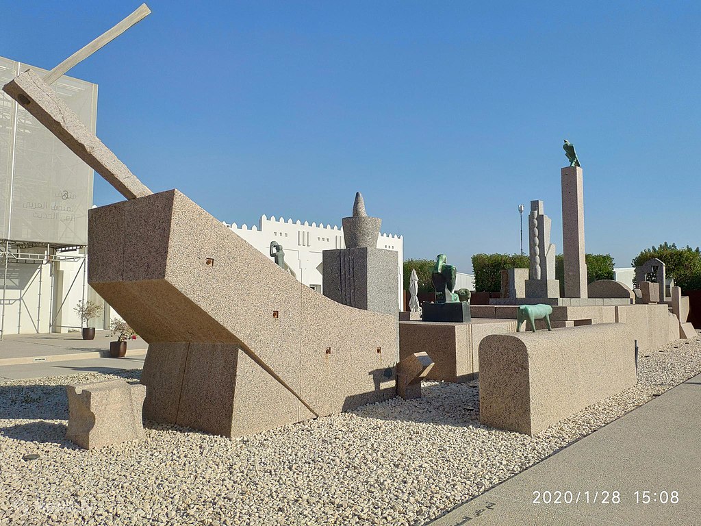 Close to the entrance of the Arab Museum of Modern Art. Photo by km2bp. Source: Wikimedia Commons.